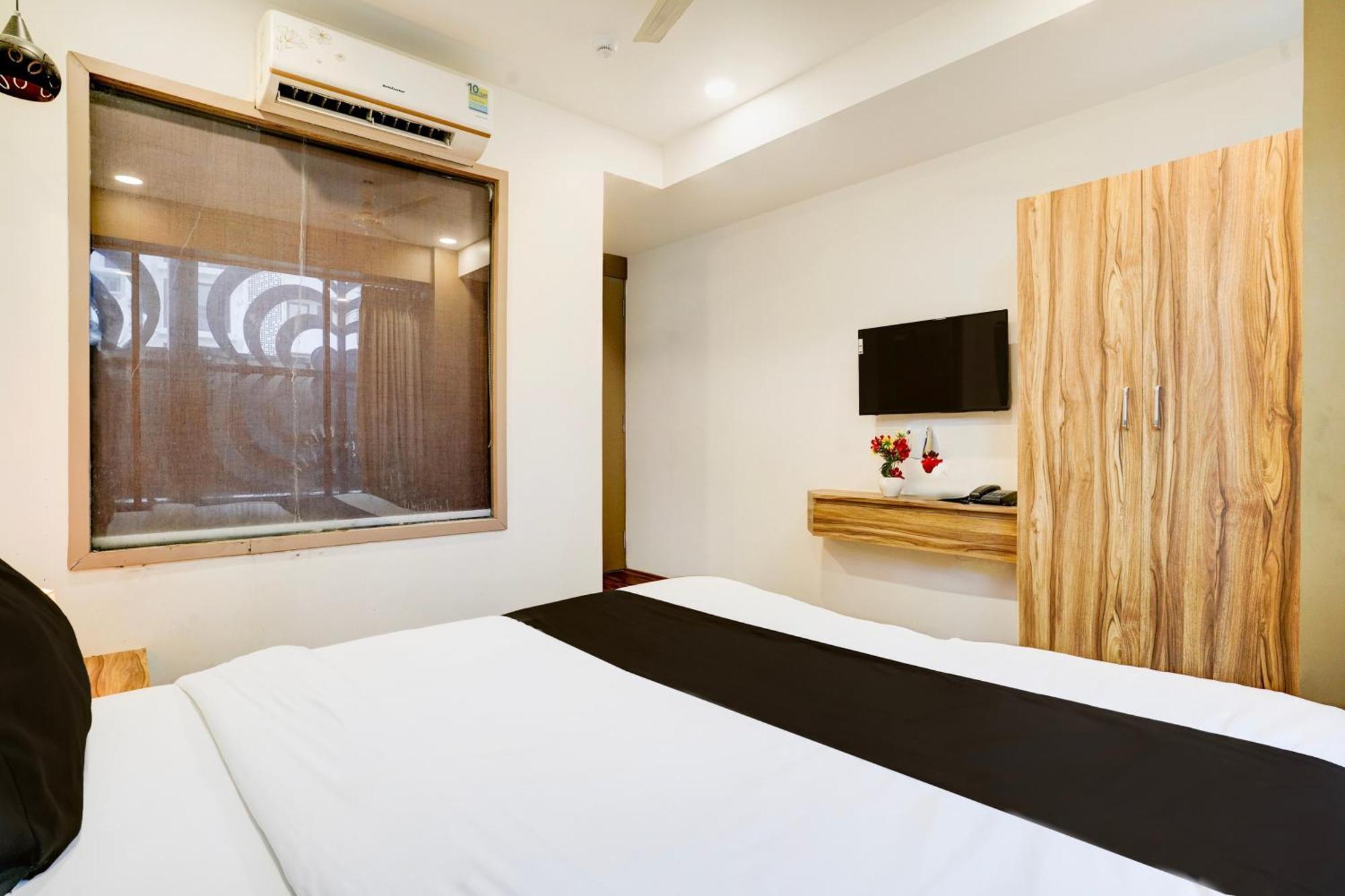 Super Collection O Vesu Surat Formerly Hotel Signature エクステリア 写真