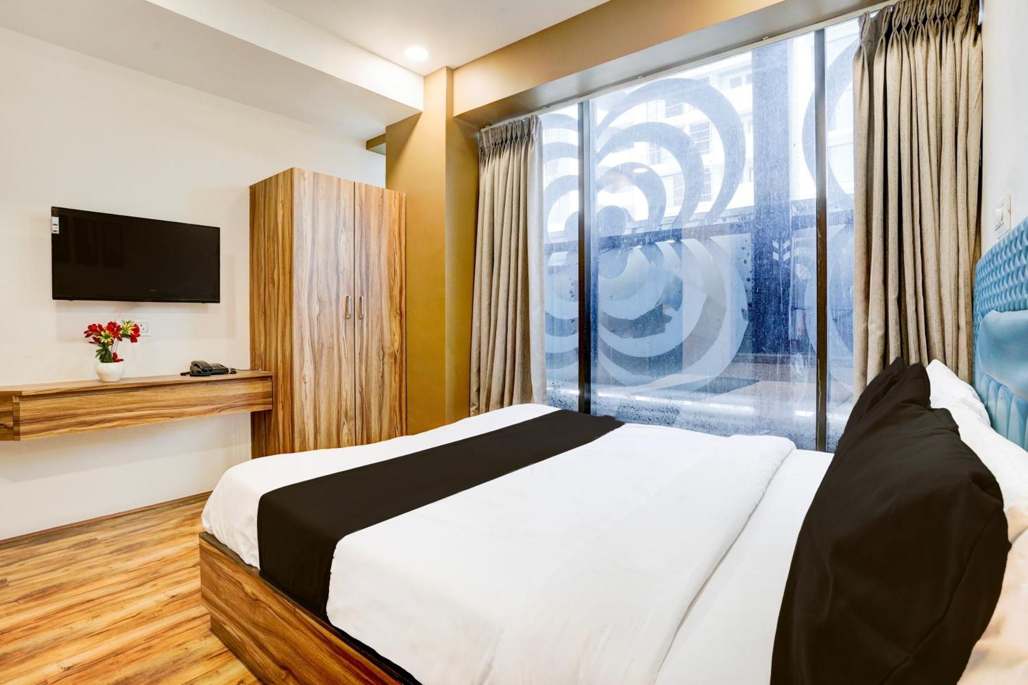 Super Collection O Vesu Surat Formerly Hotel Signature エクステリア 写真